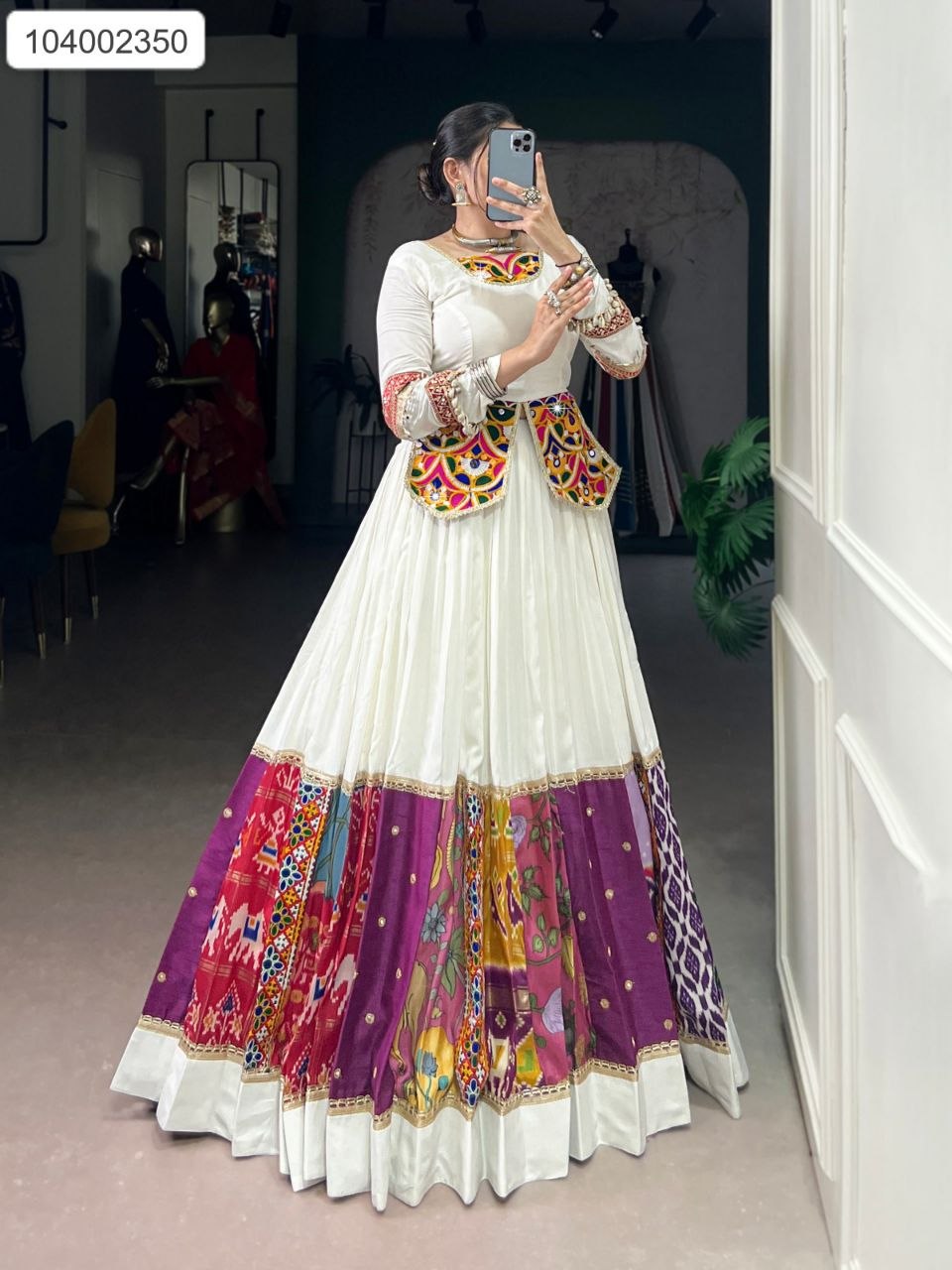 Multicolor beauty with a touch of tradition – designed for Garba moves