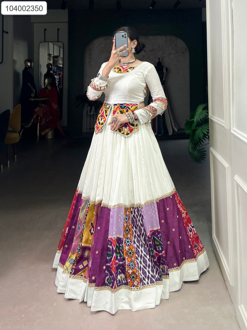 Multicolor beauty with a touch of tradition – designed for Garba moves